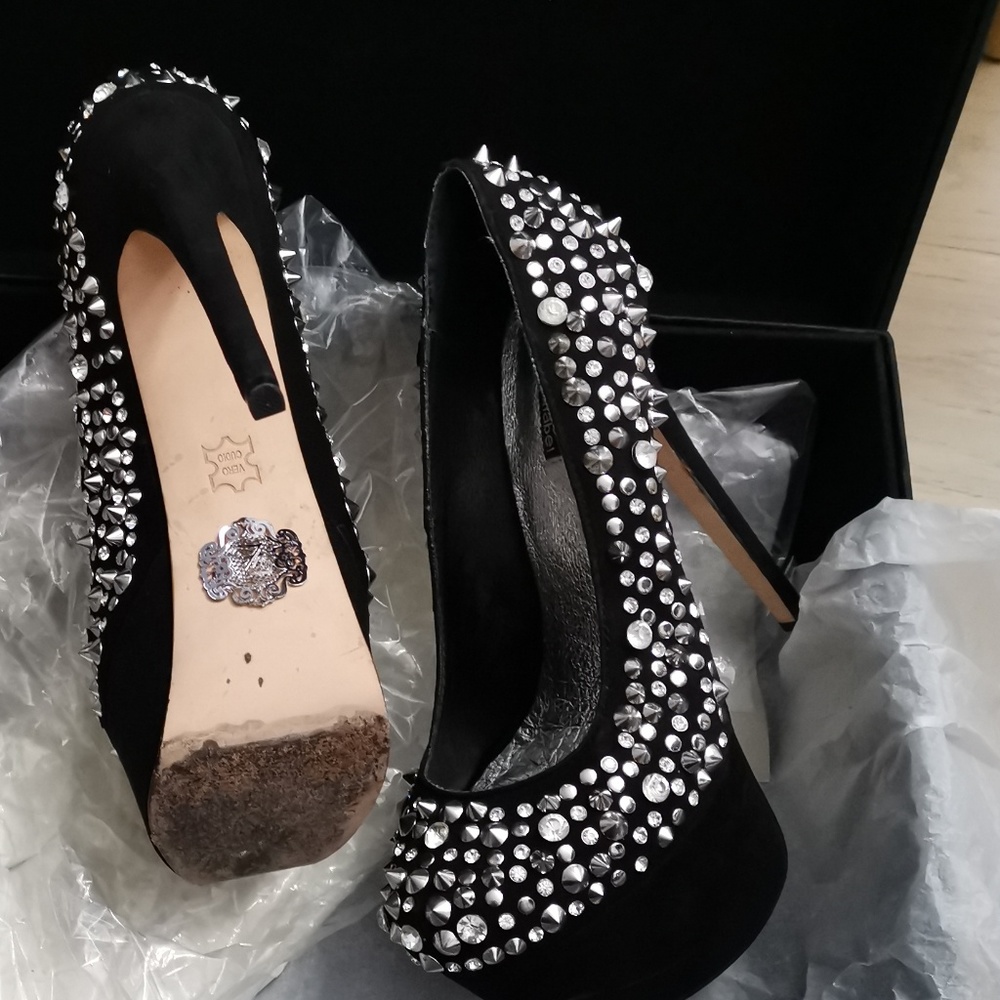 Heels - Picture 3 of 4